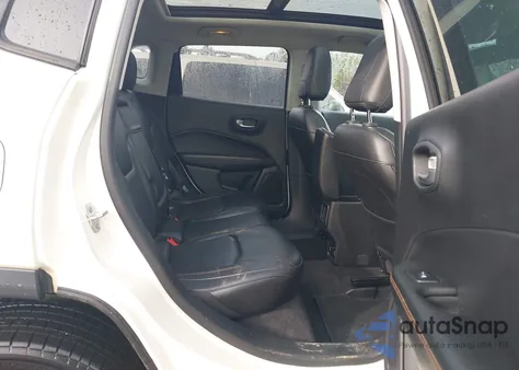 2018 Jeep Compass Limited 4X4 z USA, uszkodzony, nr VIN 3C4NJDCB9JT206557